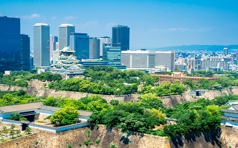 大阪城とビルの写真